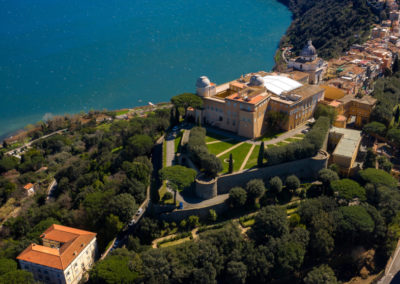 Blick auf die Sommerresidenz des Papstes in Castel Gandolfo